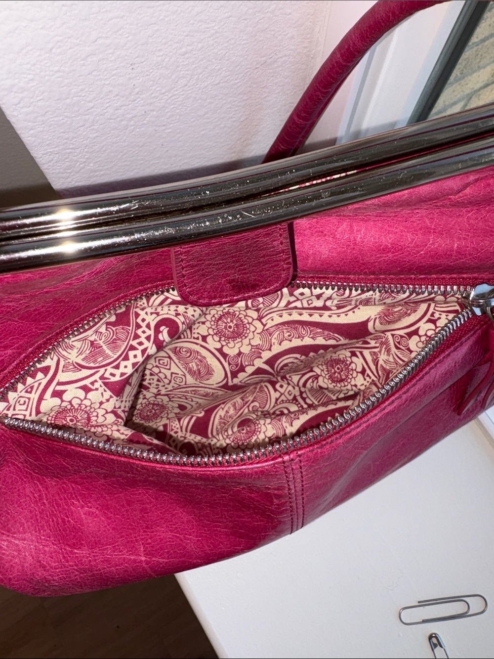 Hobo International Vintage Berry Pink Leather Kisslock Frame Shoulder Bag - Picture 3 of 7